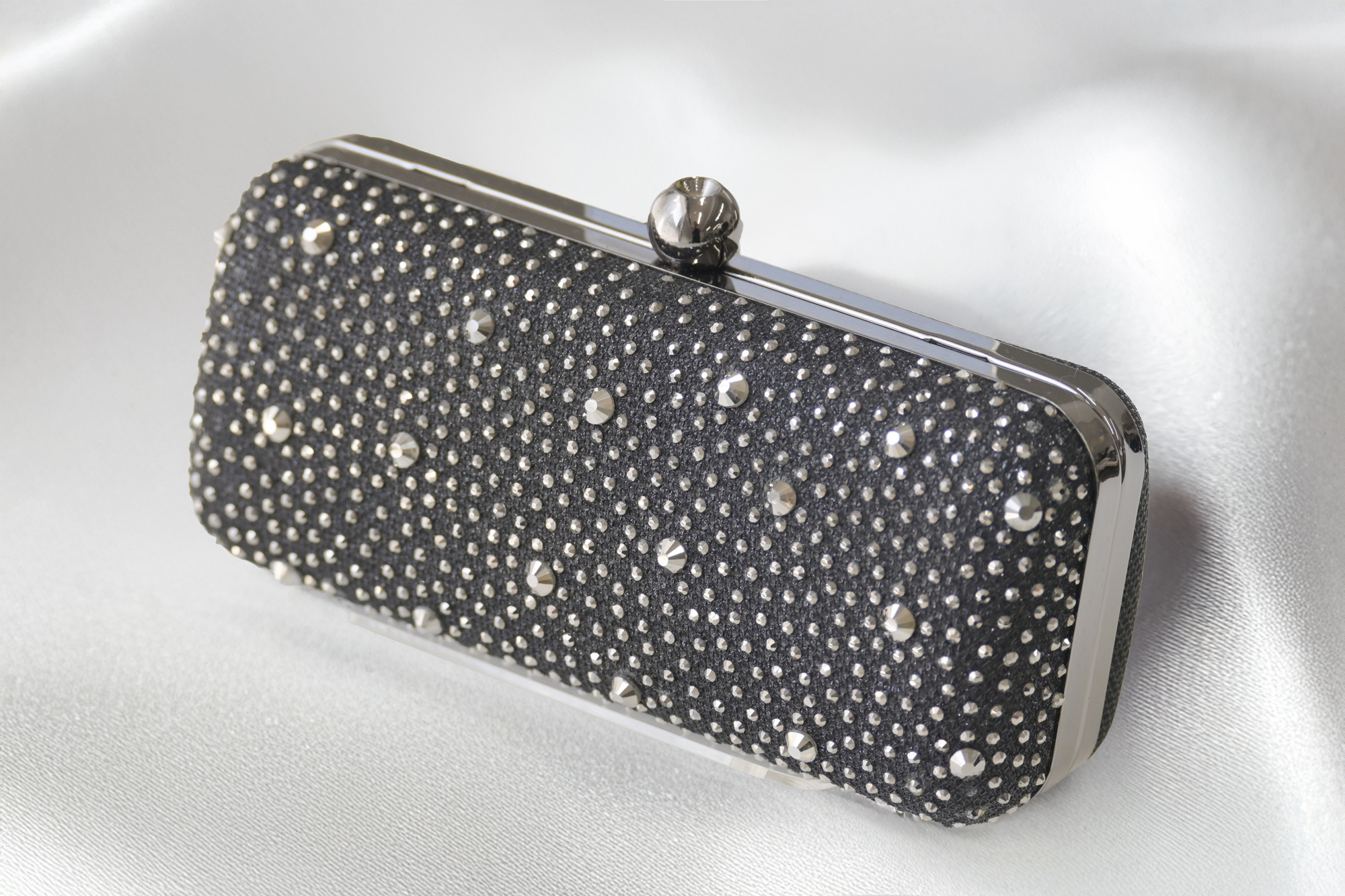 パーティバッグ B-71ブラック お母様 結婚式ドレスに合うお洒落な黒クラッチバッグ 上品でコンパクト【アクセサリーレンタル】